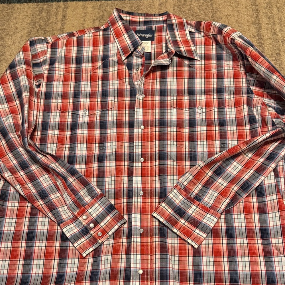 Wrangler Men's Casual Red and Blue Checkered Shirt NWOT